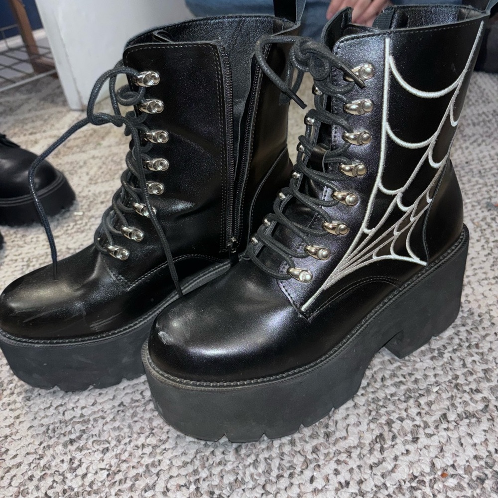 These boots have only been worn 2 times. Very comfortable
